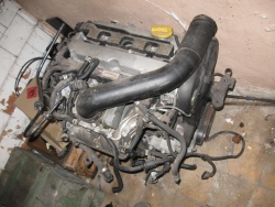 Фото двигателя Saab 9-3 универсал 1.8 i