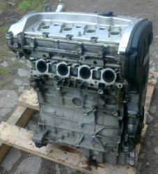 Фото двигателя Audi A4 III 2.0